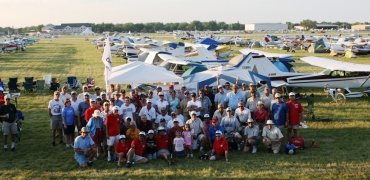 Participants of The Cessnas 2 Oshkosh 2008 Mass Arrival. Click on for a larger image.